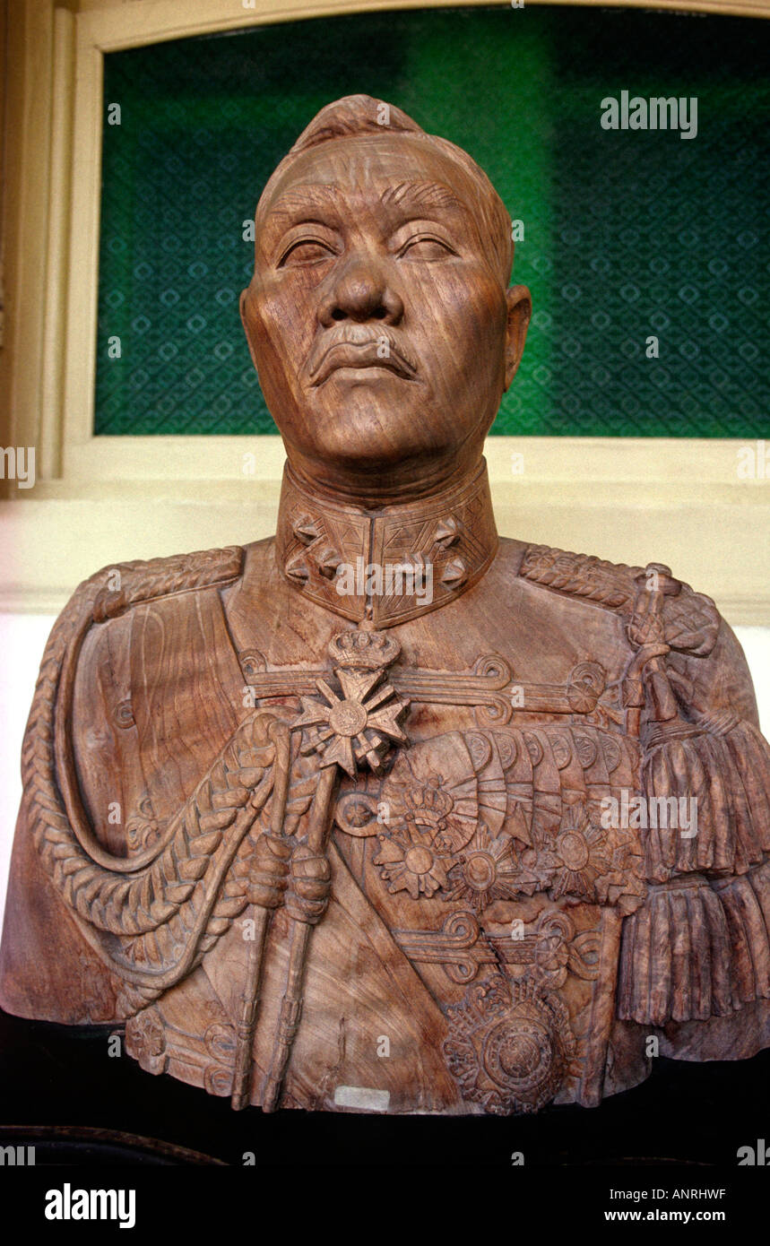 Indonesien Java Surakarta Solo Handwerk schöne hölzerne Büste von einem ehemaligen Prinz Mangkunegaran Stockfoto