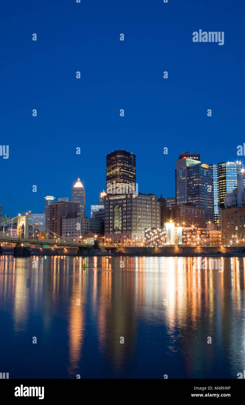 Nacht-Skyline von Pittsburgh Pennsylvania Stockfoto