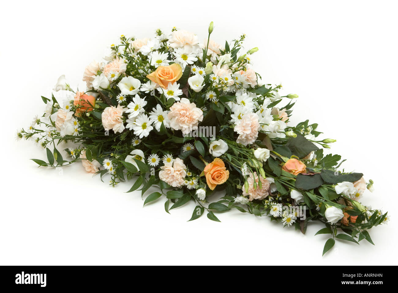 Eine Anordnung von Blumen als Trauerkranz Stockfoto