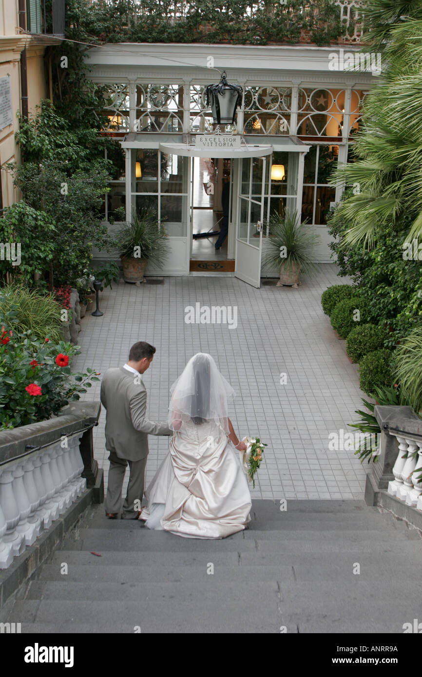 Braut und Bräutigam. Grand Hotel Excelsior Vittoria Sorrent, Italien Stockfoto