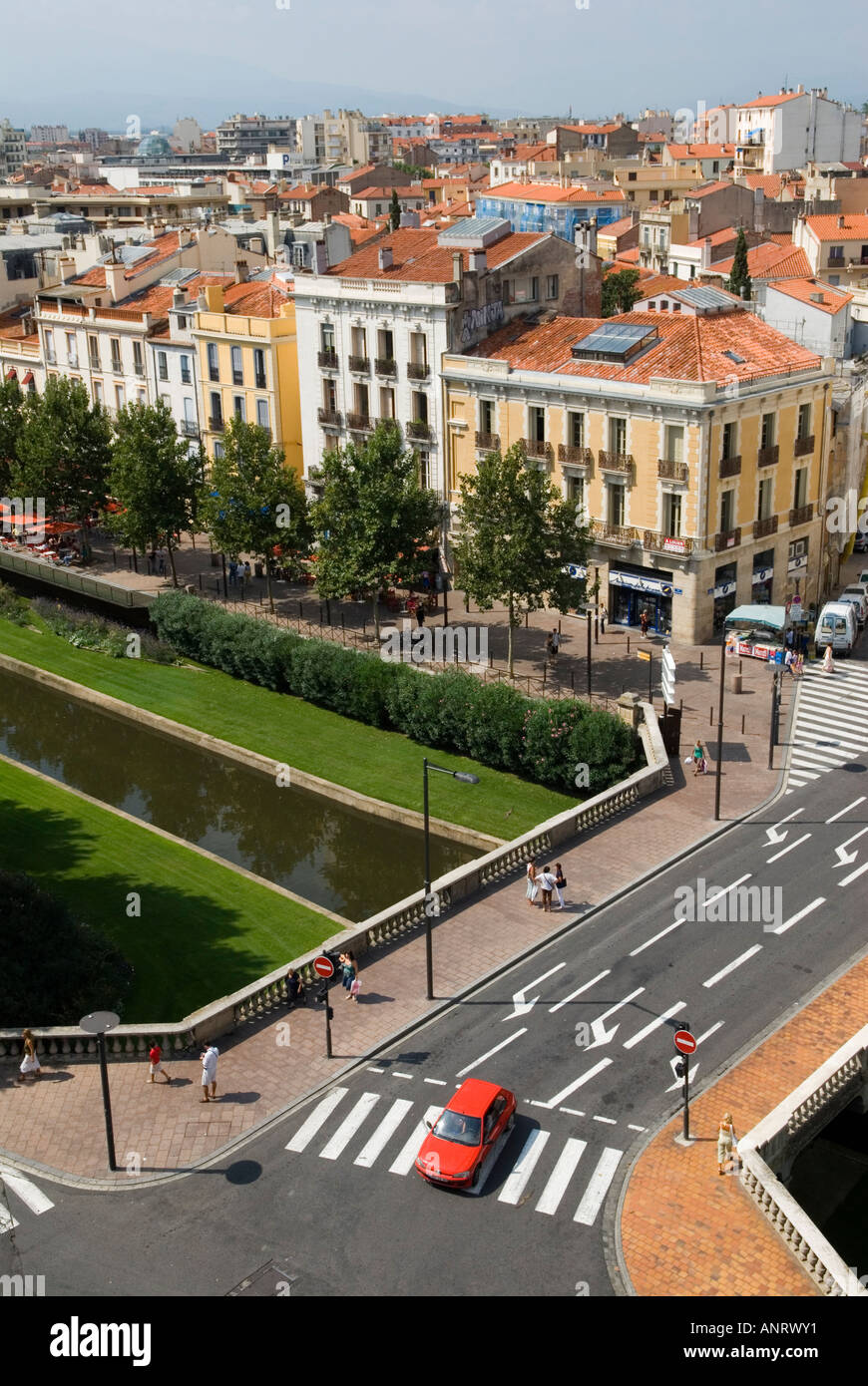 Die Skyline-Blick über die neuen industriellen und kommerziellen Zentrum von Perpignan Frankreich Stockfoto