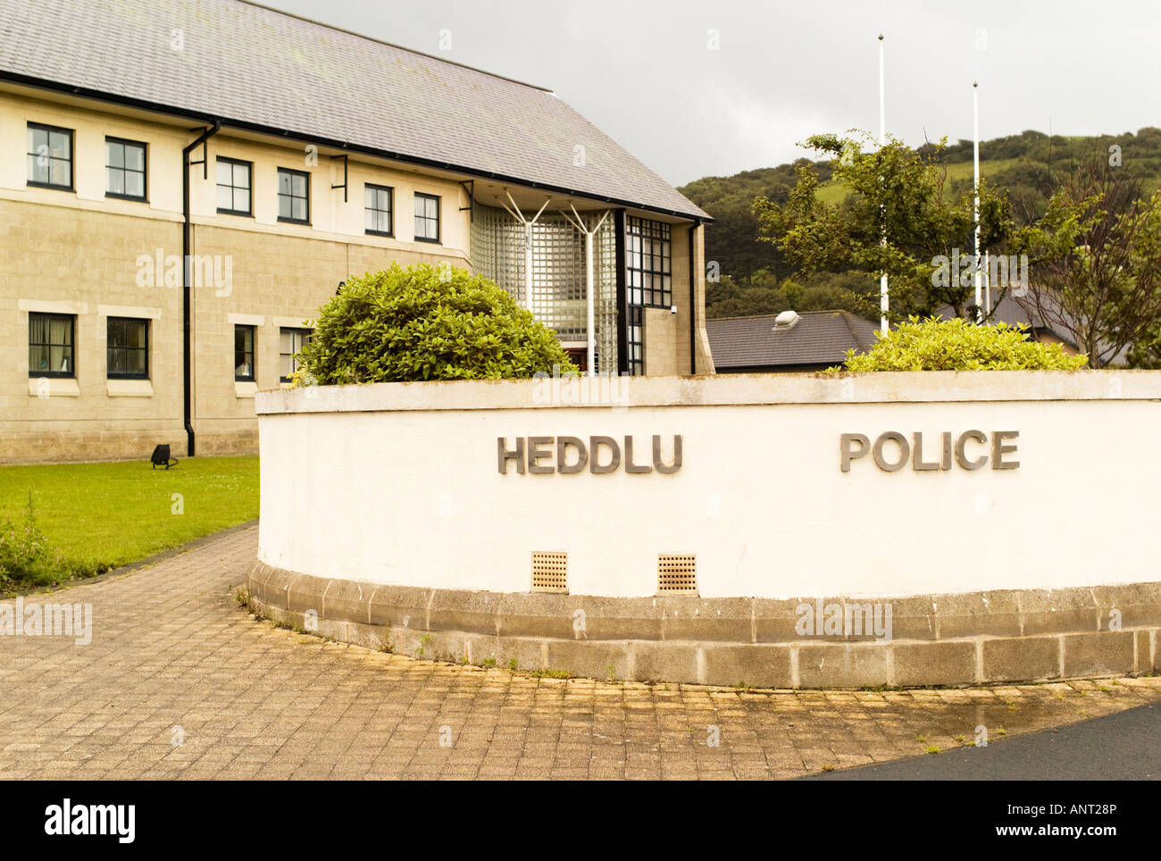 neue moderne Polizei - Bilingual Walisisch und Englisch unterschreiben - Heddlu Polizei - Aberystwyth Wales UK Stockfoto
