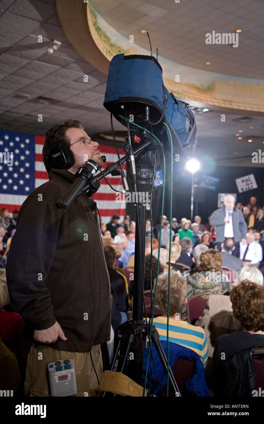 Warren, Michigan A TV Kameramann bei einer John McCain-Wahlkampf-Kundgebung Stockfoto