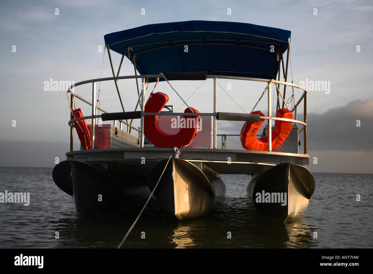 Insel-Stil Lastkahn oder Boot für Touristen und Urlauber Stockfoto