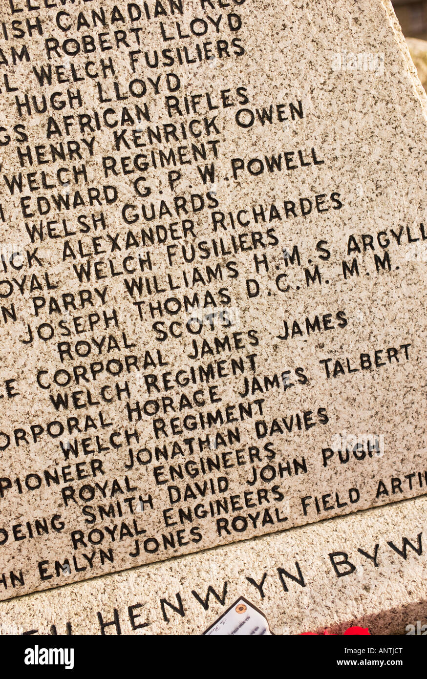 Namen der walisischen Soldaten im ersten Weltkrieg eingraviert Kriegerdenkmal in Llanbadarn Dorf in der Nähe von Aberystwyth Wales UK Stockfoto
