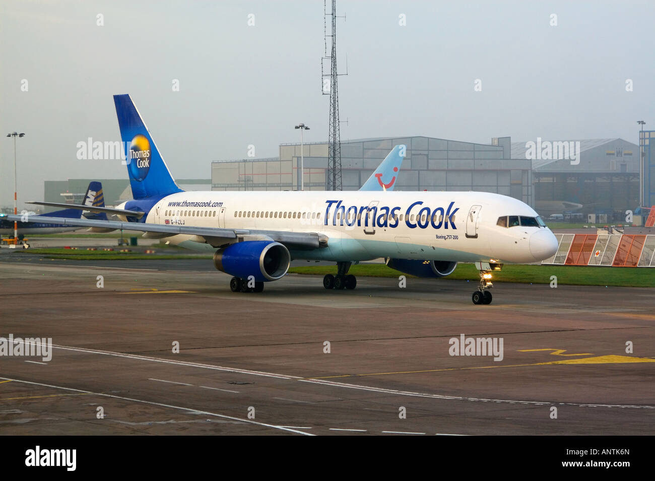 Thomas Cook bereit, dem Manchester International Airport taxi Stockfoto