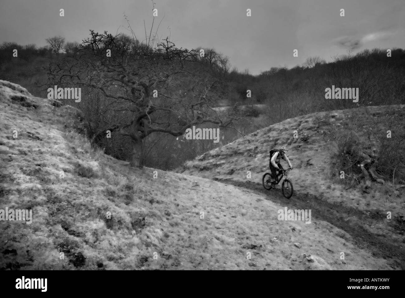 Danny Milner reitet ein Mountainbike im Bereich Peak Distcrict des Vereinigten Königreichs Stockfoto