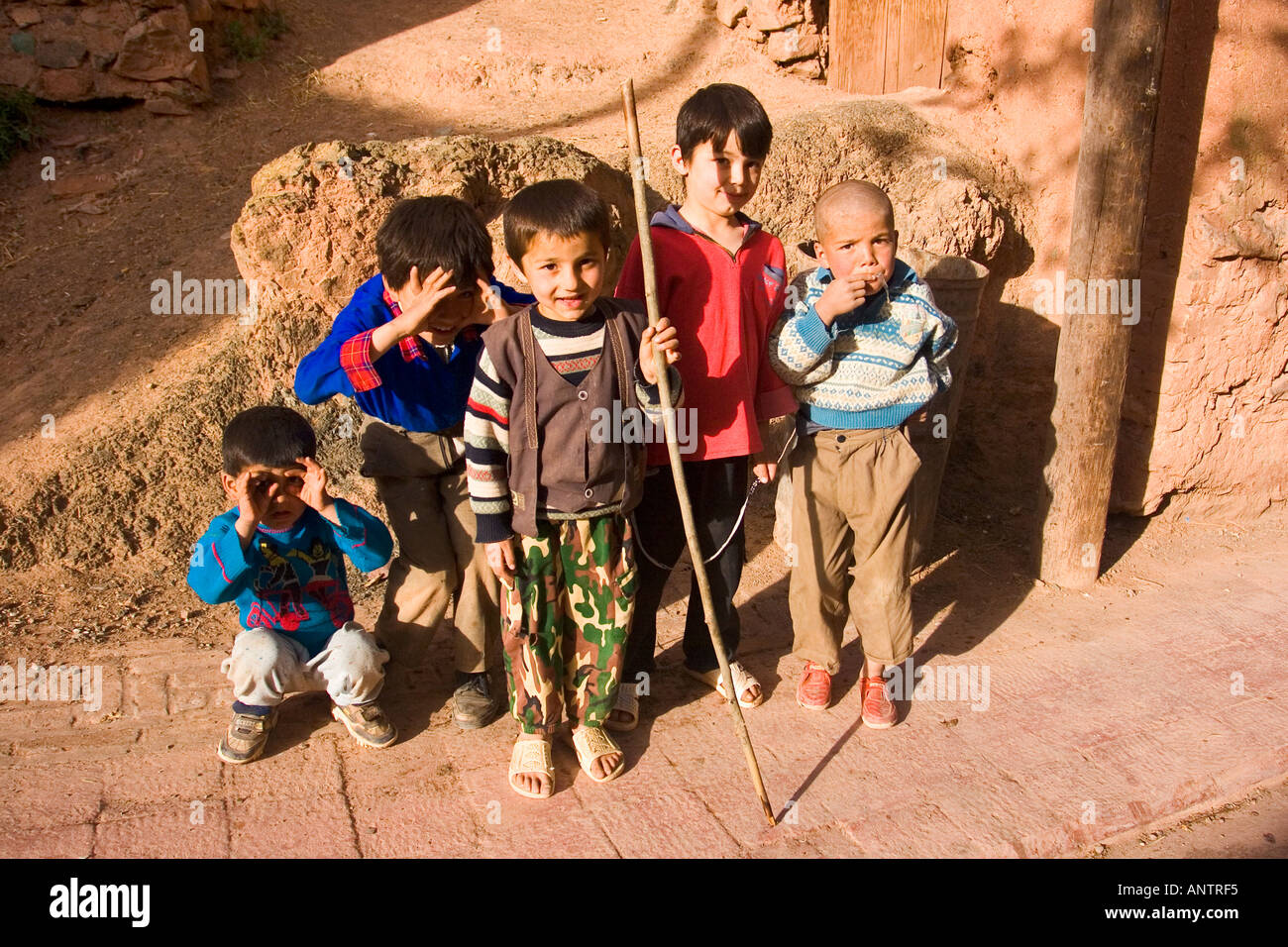 Afghanische Kinder Leben in den ländlichen Dorf Abyāneh in der Nähe von Kashan Iran Stockfoto