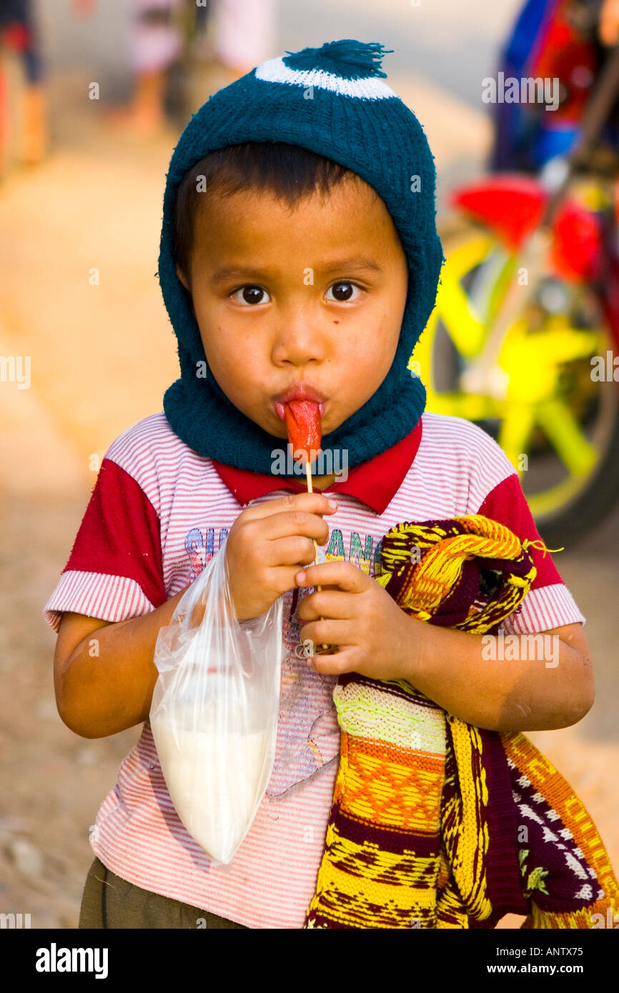 Porträt des kleinen Jungen in Luang Prabang Stockfoto