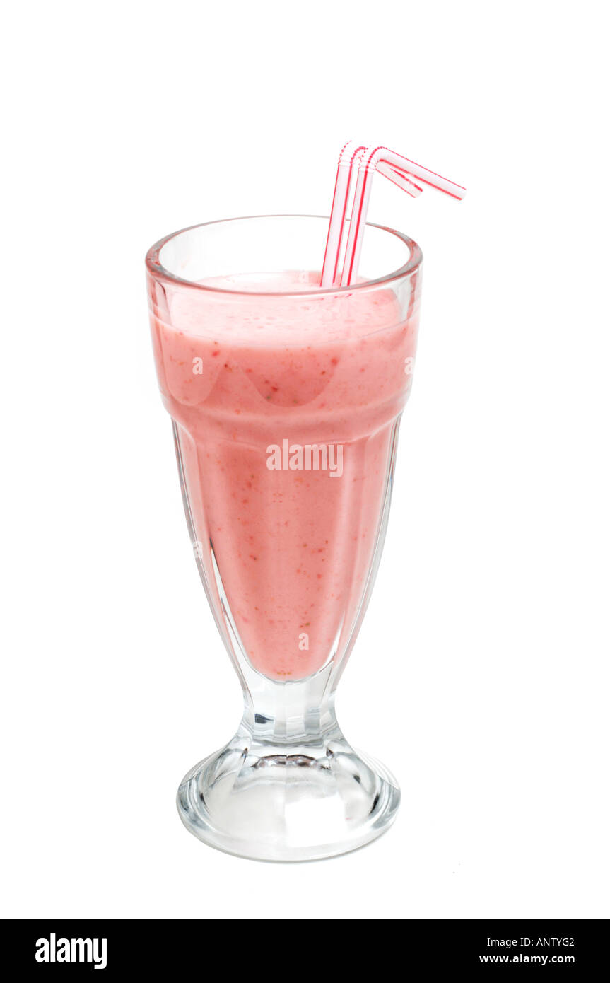 Banane und Erdbeer Smoothie auf weißem Hintergrund Stockfoto