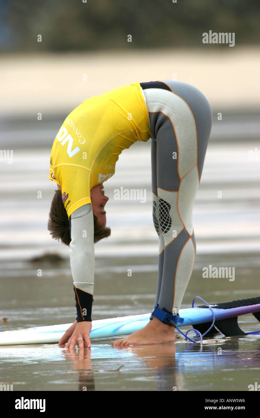 SURFER, DIE ÜBUNGEN BIS ZU KONKURRIEREN BOARDMASTERS NEWQUAY UK Stockfoto