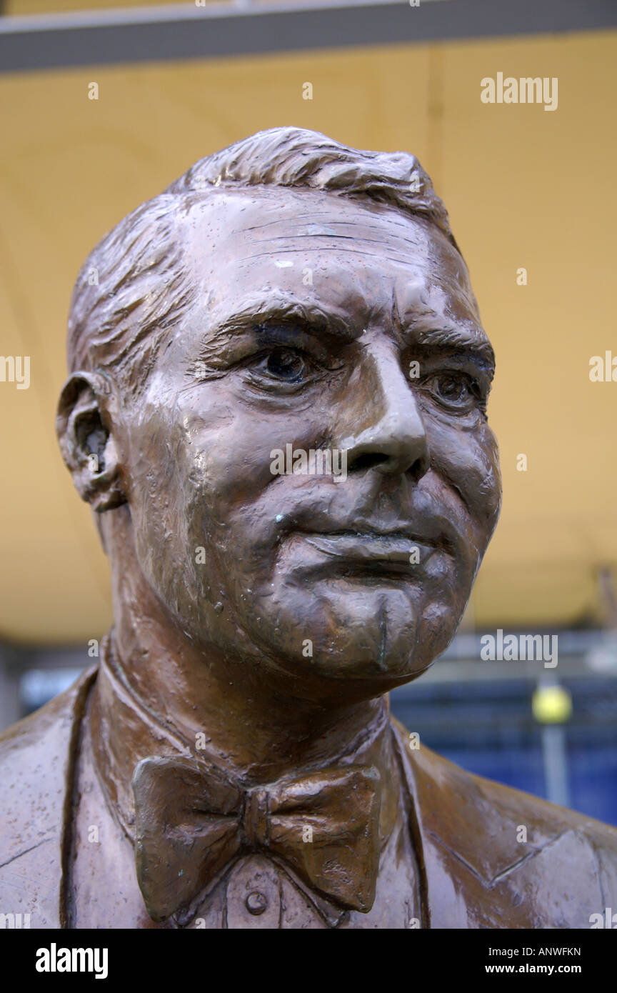Statue von der Schauspieler Cary Grant. Bristol Millennium Square England Stockfoto