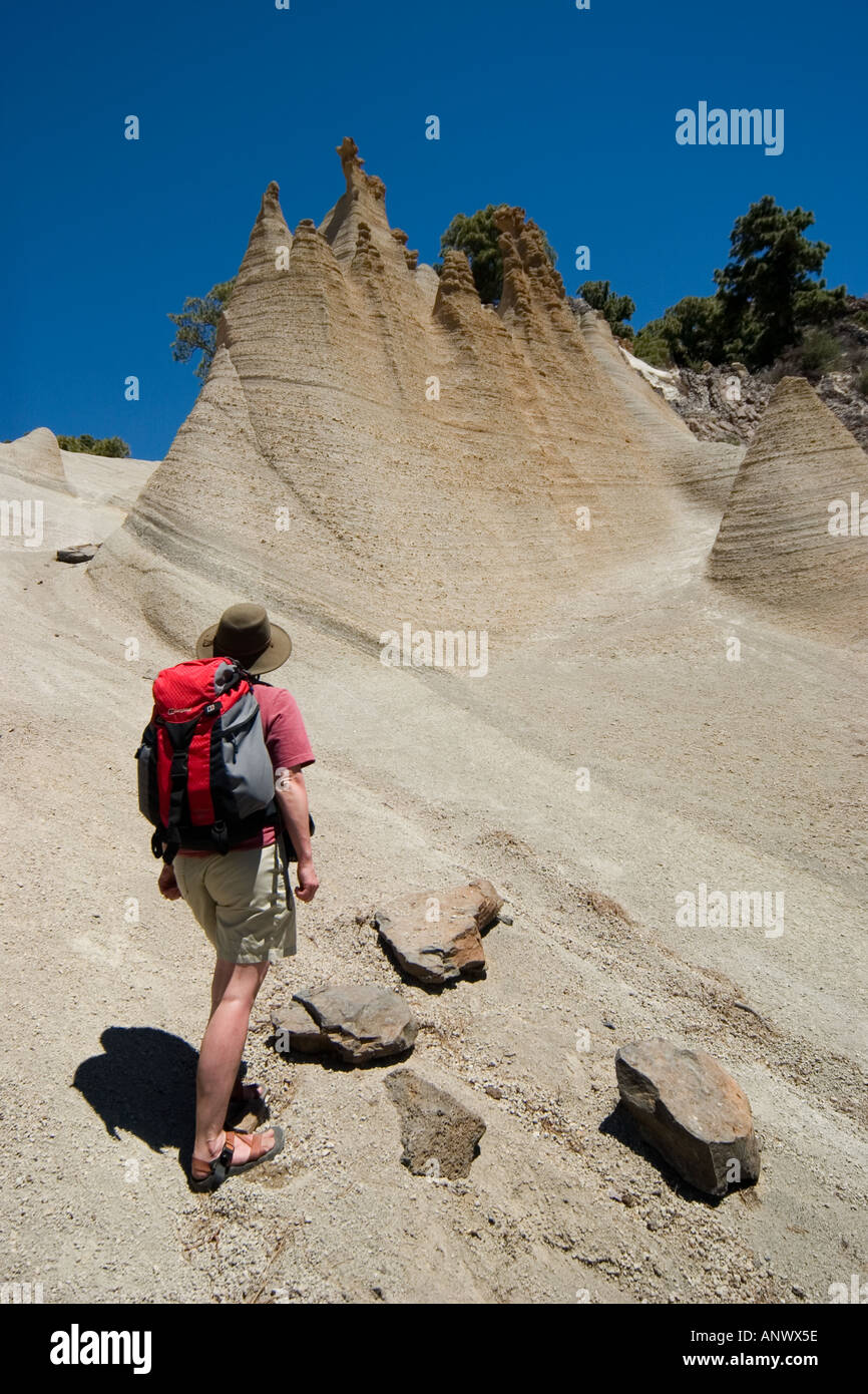 Weibliche Wanderer an den Mond Landschaft Parque Natural De La Corona Forestal el Teide-Kanarische Inseln-Spanien Stockfoto