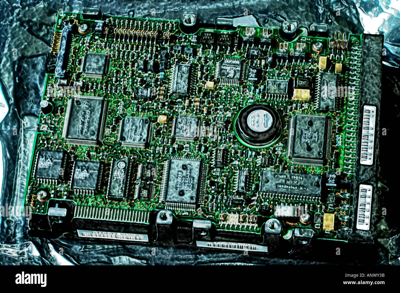Computer-Chip Motherboard mit elektronischen Schaltungen Dioden Transistoren Stockfoto