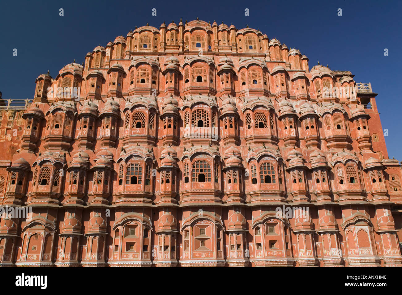 Indien, Rajasthan, Jaipur: Hawa Mahal (Palast der Winde) außen (b.1799) Stockfoto