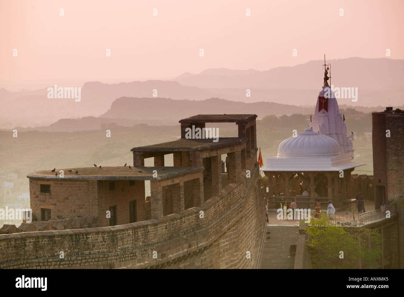 Indien, Rajasthan, Jodhpur: Meherangarh Fort, Chamunda Devi Tempel / Sonnenuntergang Stockfoto