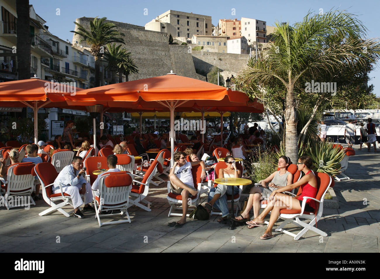 Street Cafe, Calvi, Korsika, Frankreich Stockfoto