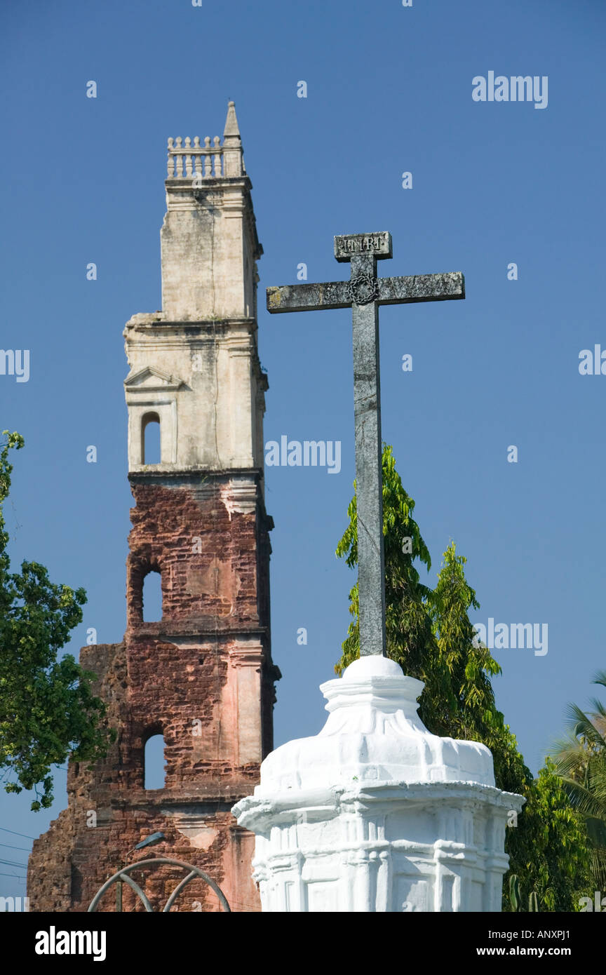 Indien, Goa, Old Goa: Kirche des Heiligen Augustinus (b.1602), Ruinen Glockenturm Stockfoto