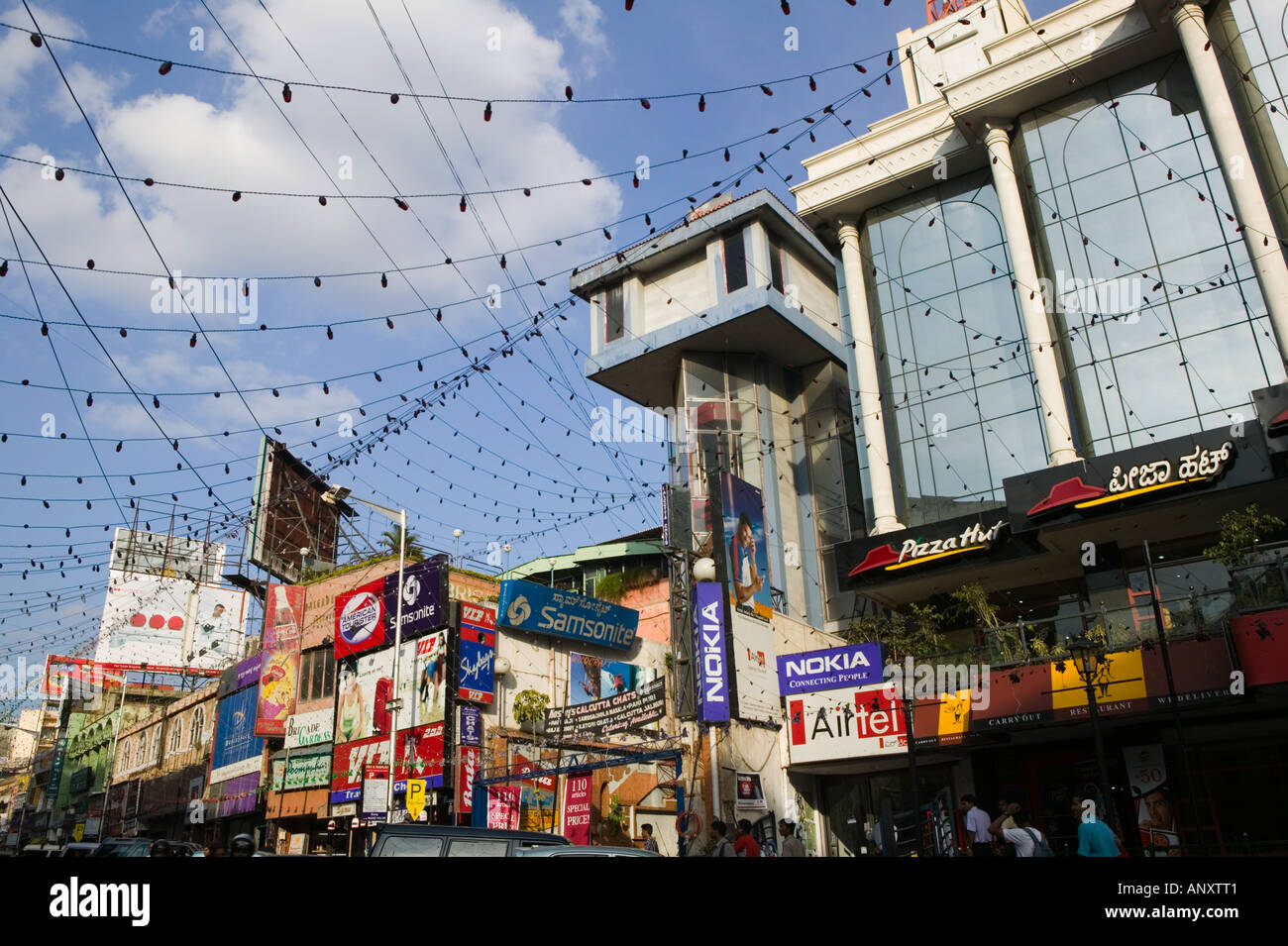 Indien, Karnataka, Bangalore: Brigade Road / Main Shopping Area / tagsüber Stockfoto