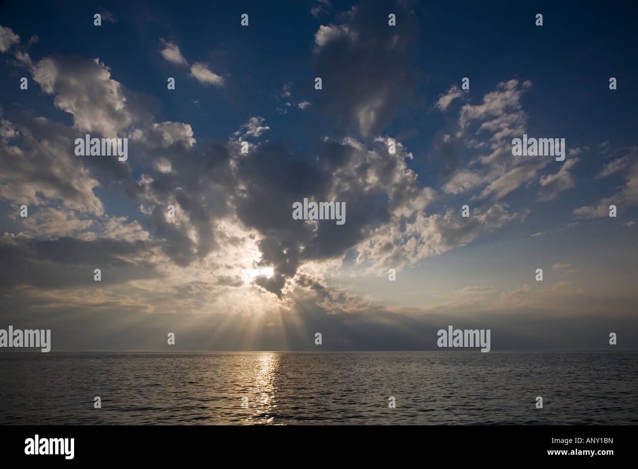 Späten Nachmittag Himmel über dem Golf von Mexiko aus Cedar Key Florida Stockfoto