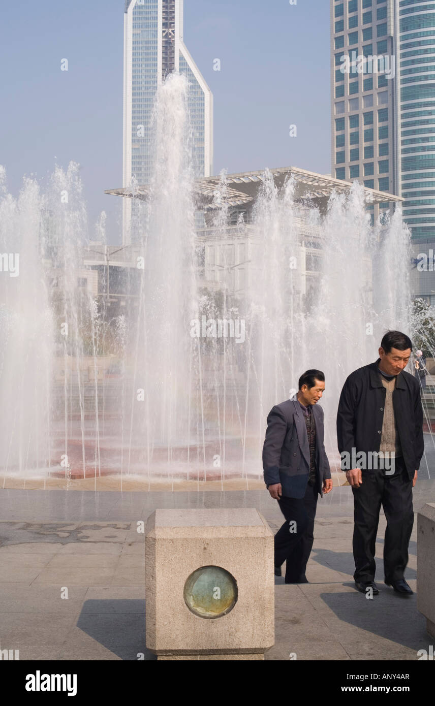 Der Brunnen am Renmin Square, Shanghai, die Volksrepublik China Stockfoto