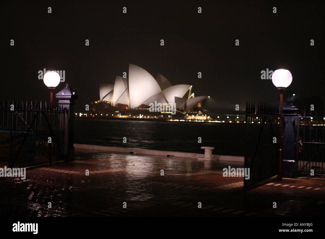 Sydney Opera House in der Nacht [Bennelong Point, Sydney Harbour, Sydney, New South Wales, Australien, Ozeanien].                   . Stockfoto