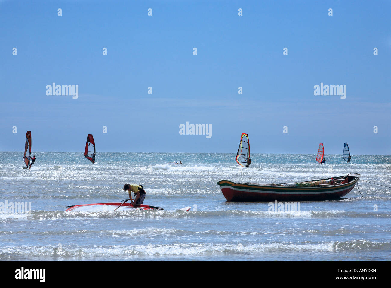 Windsurfen in der schönen Fischer Dorf von Jericoacoara in Ceara Brasilien Stockfoto