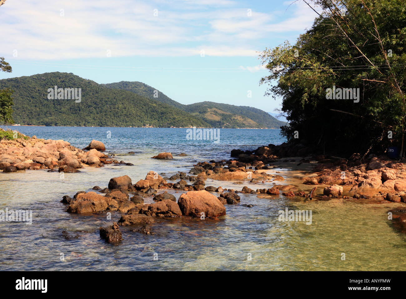 Lagoa Azul in der schönen Insel Ilha Grande in der Nähe von Rio De Janeiro in Brasilien Stockfoto