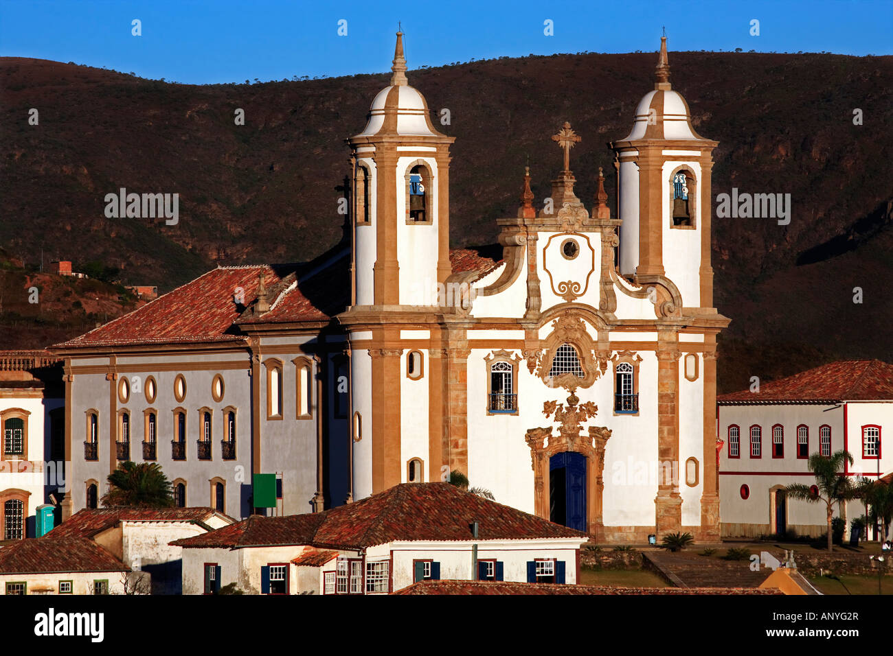 Blick auf die Igreja de Nossa Senhora Carmo von der Unesco Weltkulturerbe-Stadt Ouro Preto in Minas Gerais Brasilien Stockfoto