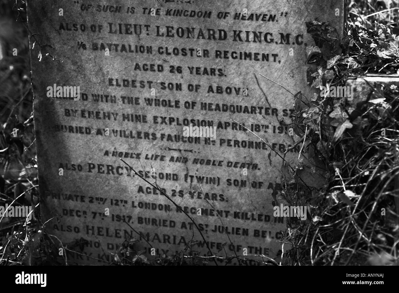 Grab auf dem Arnos Vale Cemetery beklagen den Verlust von zwei Söhnen während WW1 Bristol England Stockfoto