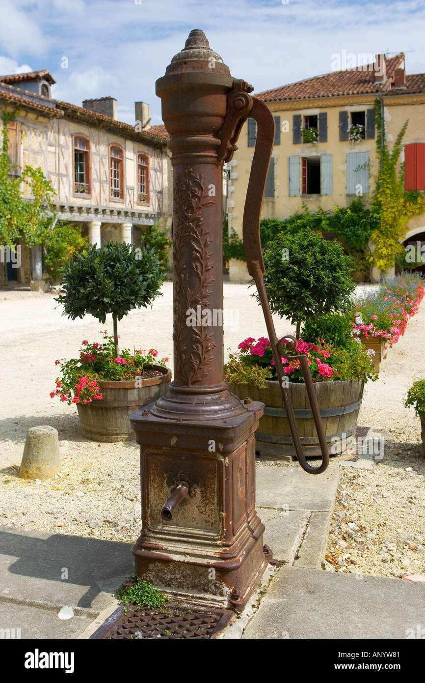Wasser Pumpe Labastide d Armagnac-Frankreich Stockfoto