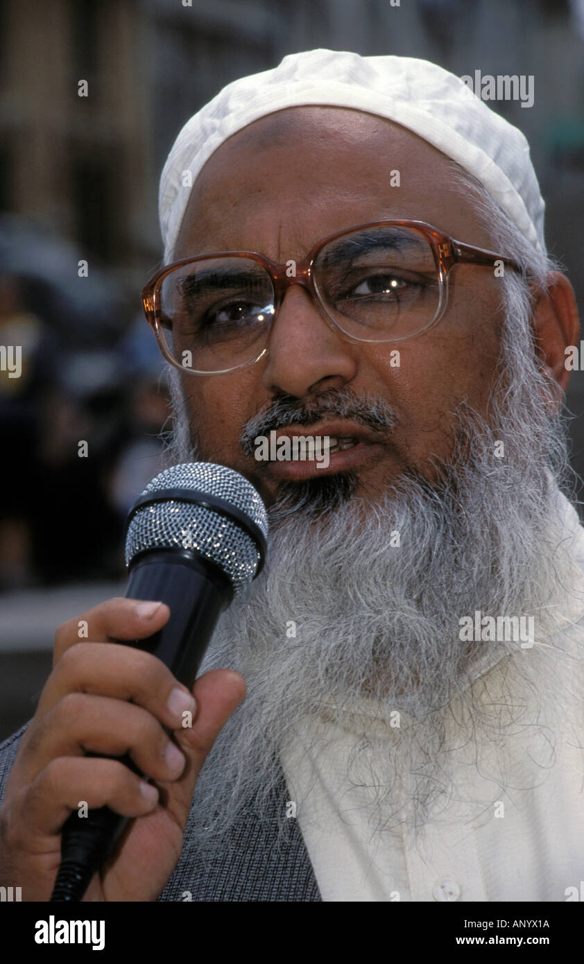 Sheikh Zahid Al Rashidi Amir der Islamischen Weltliga anlässlich einer Kundgebung für Islam Trafalgar Square in London Juli 1999 UK Stockfoto