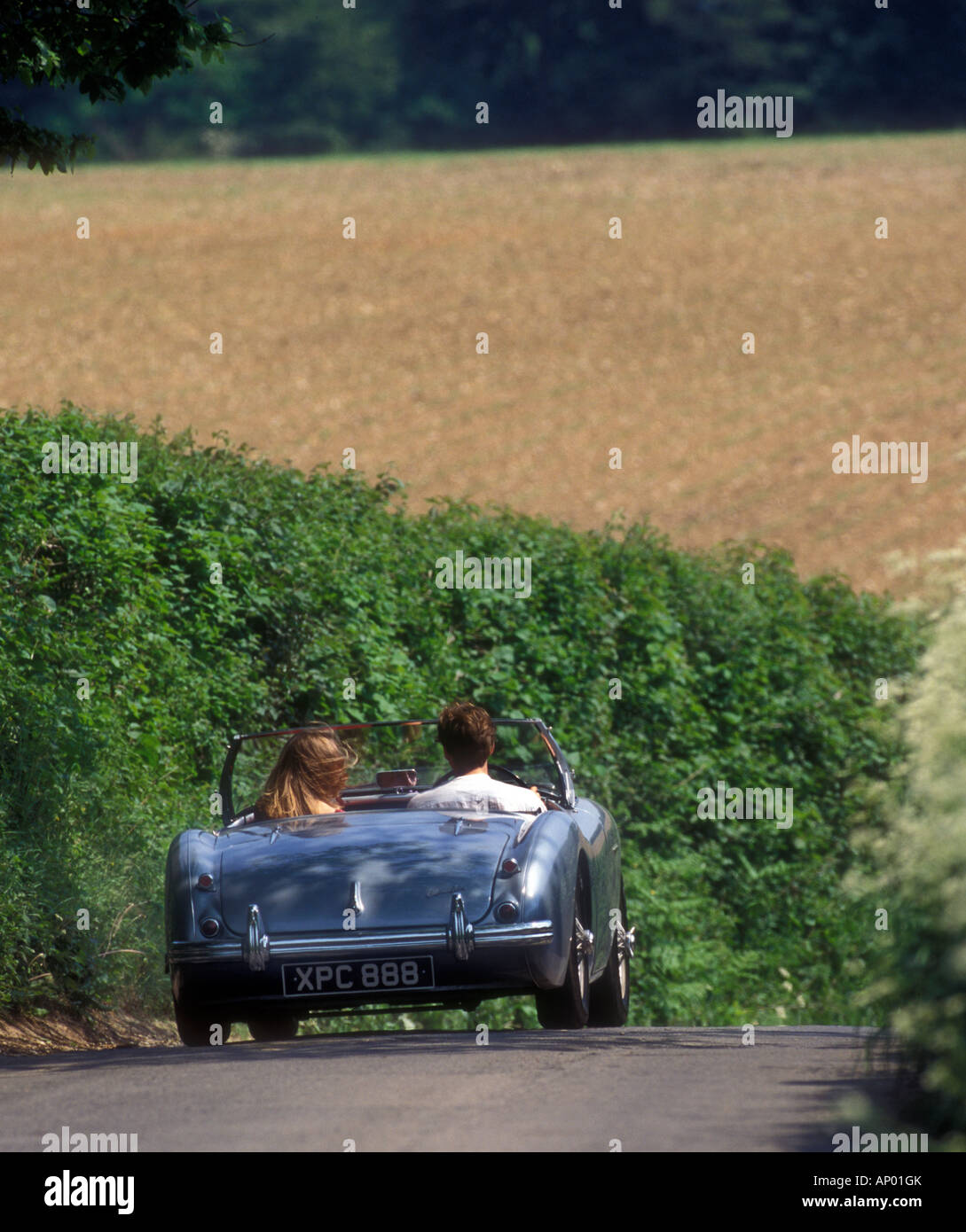 Austin Healey Sportwagen fahren nach englischen Country lane Stockfoto