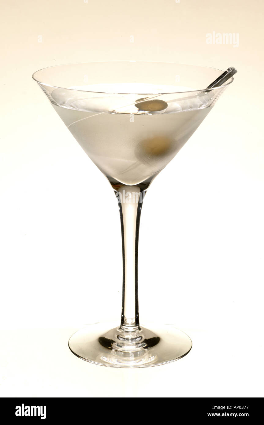 Dry Martini mit Oliven in Stockfoto