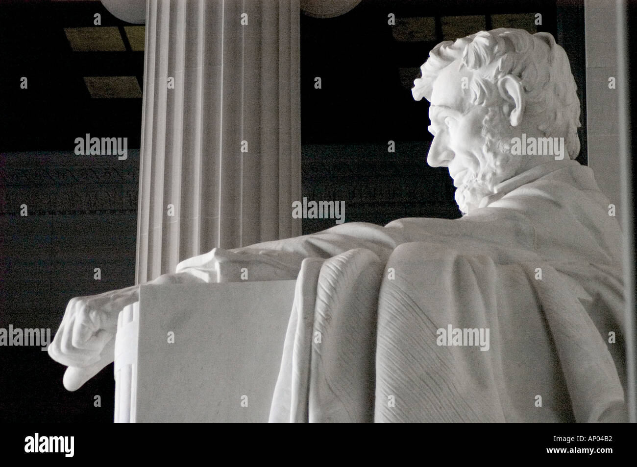 Statue von ABRAHAM LINCOLN am LINCOLN MEMORIAL auf der MALL WASHINGTON DC DISTRICT OF COLUMBIA USA Stockfoto