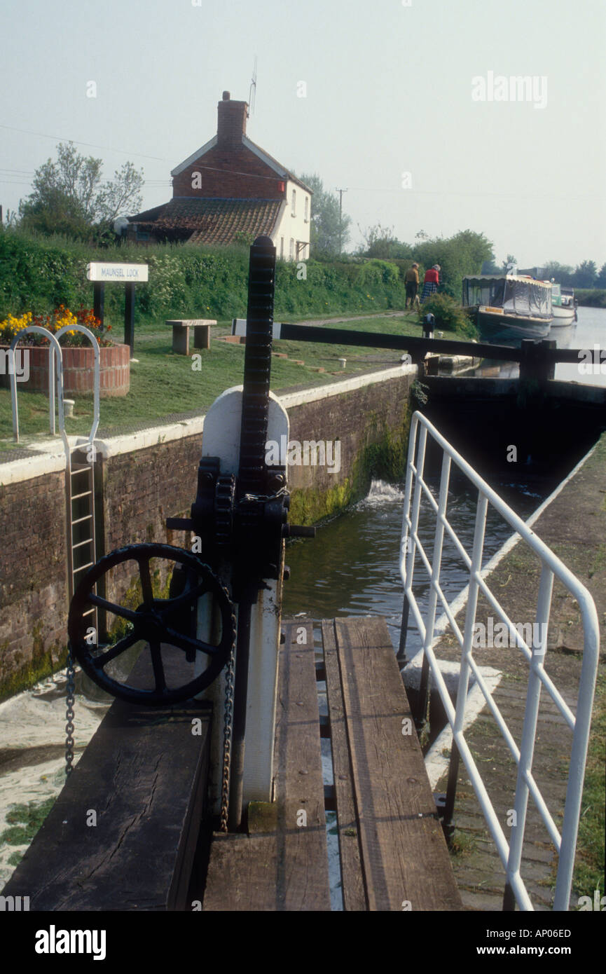 Die einzigartige Paddel Gang bei Maunsel Sperre für Bridgwater und Taunton Kanal in Somerset England UK Stockfoto