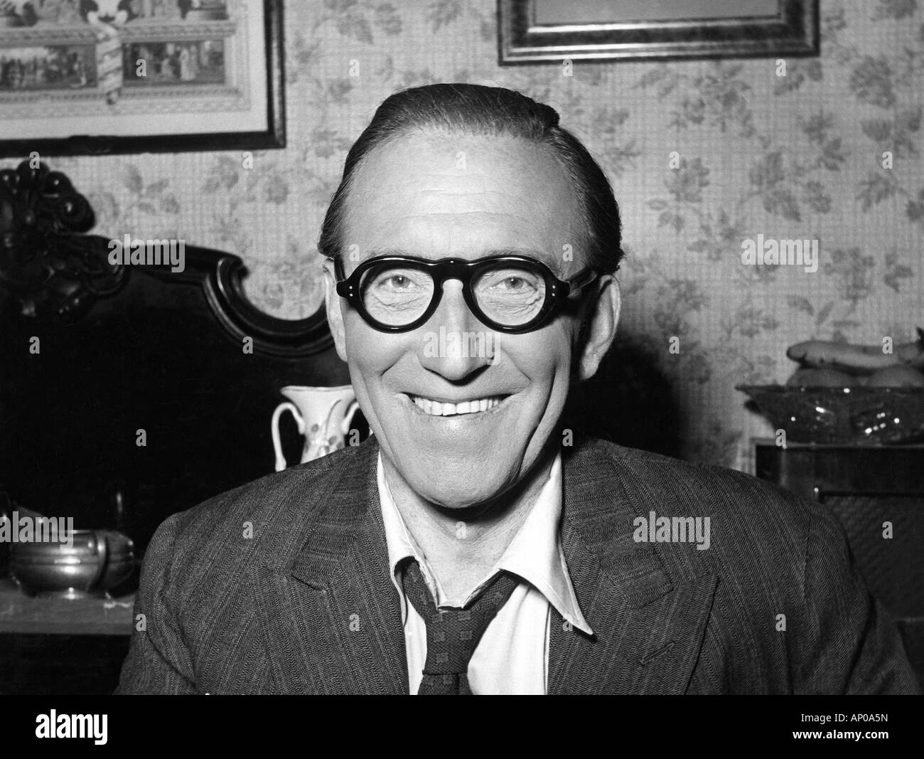 Arthur askey -Fotos und -Bildmaterial in hoher Auflösung – Alamy