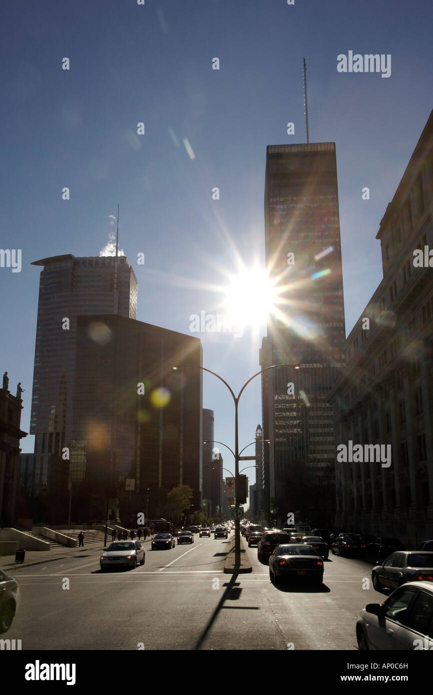 Breite Straße, Blick in die Sonne. Internationalen Viertel, Montreal, Quebec, Kanada Stockfoto