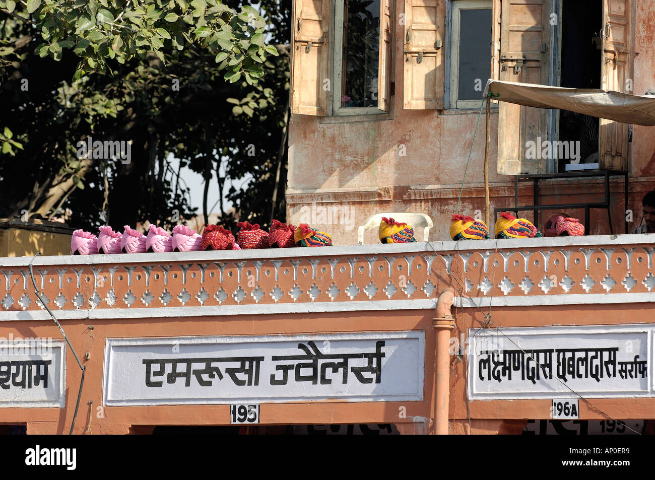 Turbane verkaufsfertig in Jaipur Stockfoto