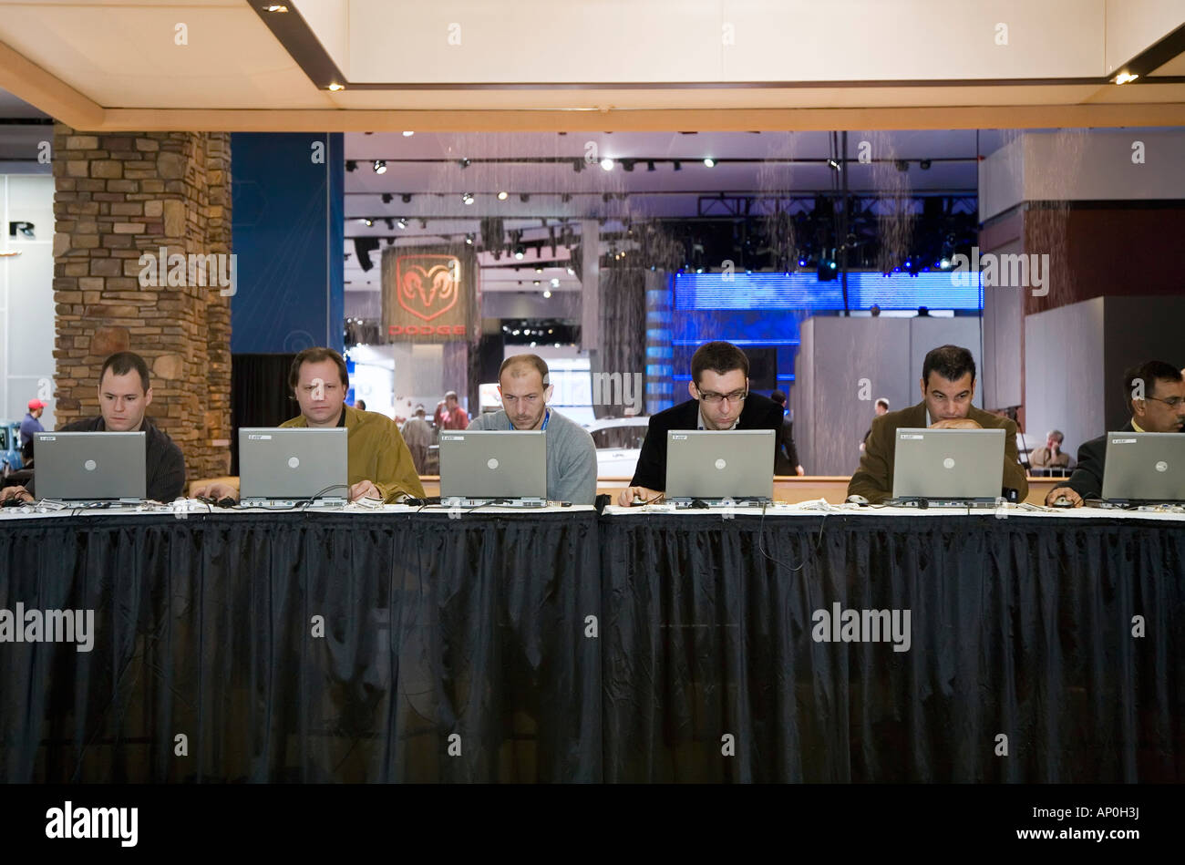 Detroit Michigan Journalisten bei der Arbeit am Laptop-Computer während der North American International Auto Show Stockfoto