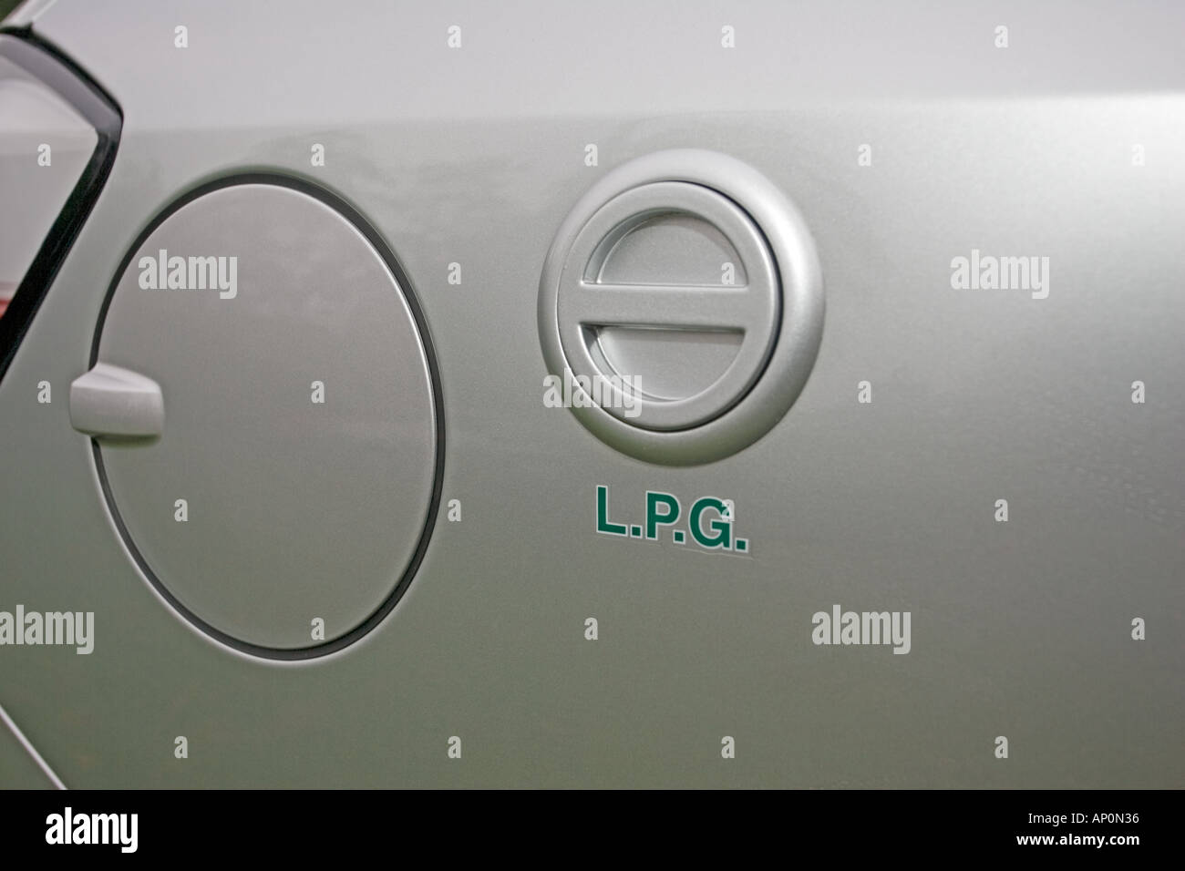Zwei separate Brennstoff Füllstoffe auf Vauxhall Astra dual-Fuel Benzin LPG Iquid Petroleum gas Auto UK Stockfoto