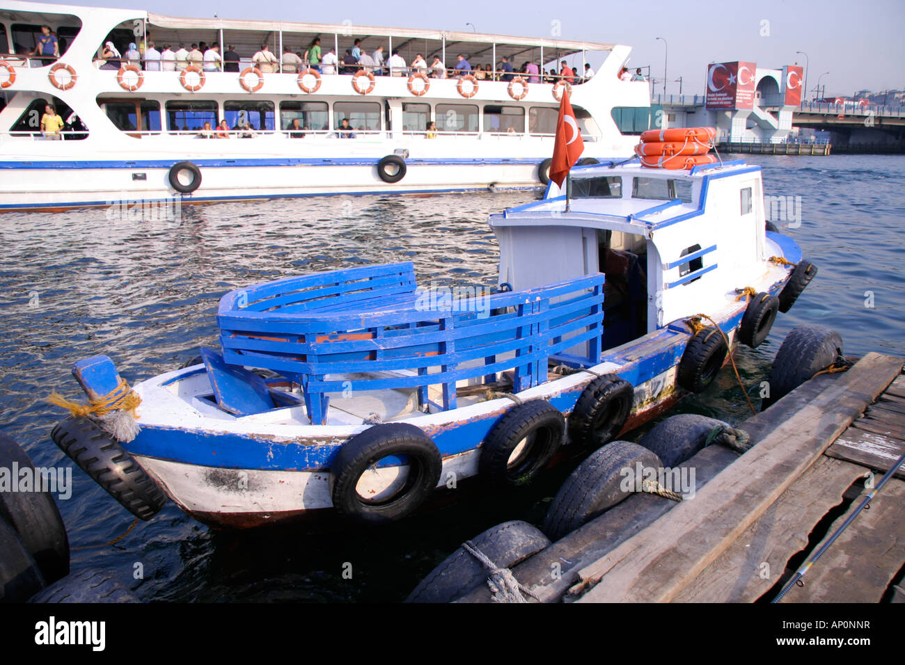 alten Fischerbooten am Bosporus Hafen Istanbul Türkei Stockfoto