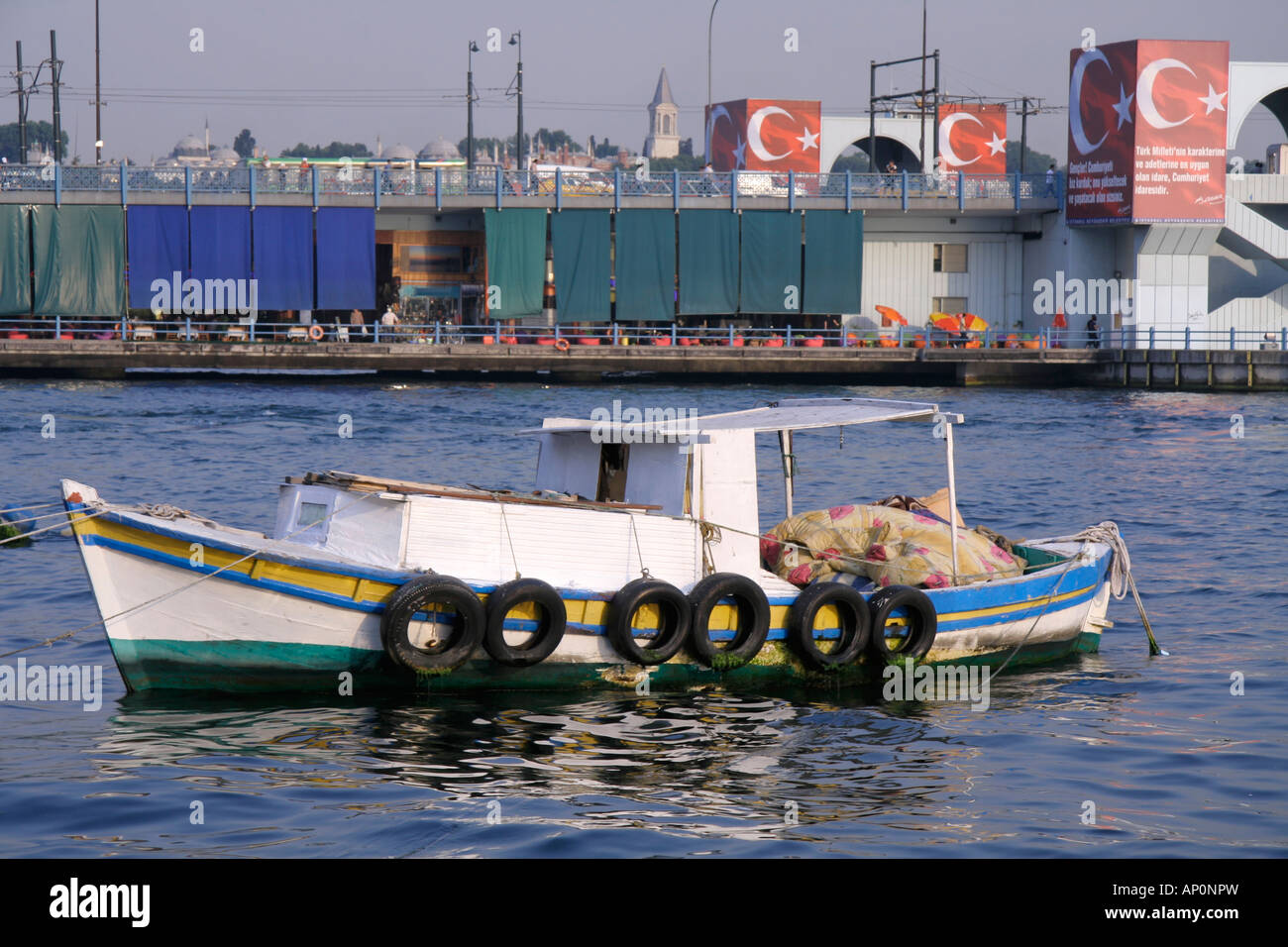 alten Fischerbooten am Bosporus Hafen Istanbul Türkei Stockfoto
