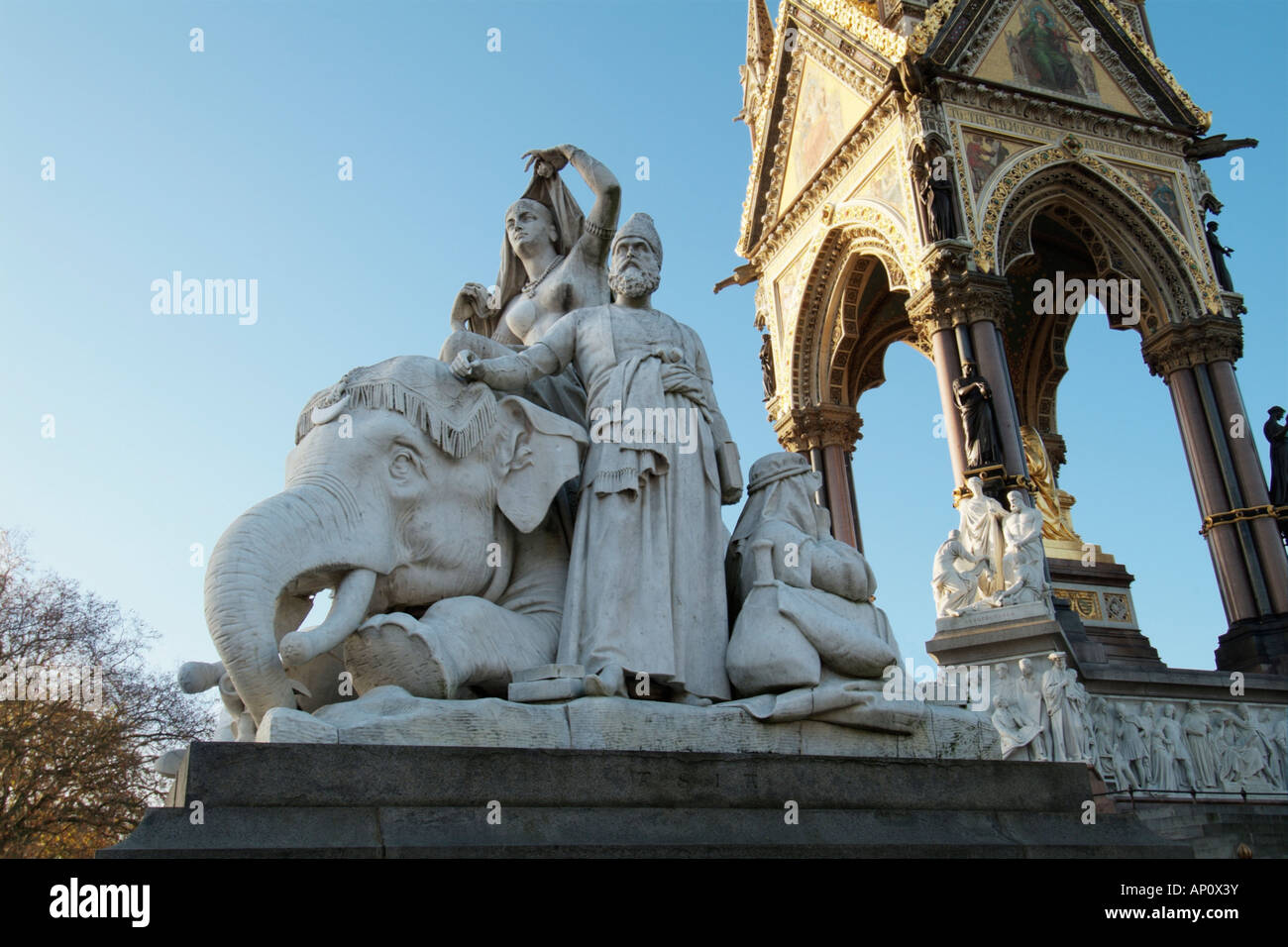 Asia Prinz Albert Memorial Hyde Park Kensington Gardens London Hauptstadt renoviert wiederhergestellt Reguilded gold UK Großbritannien Stockfoto