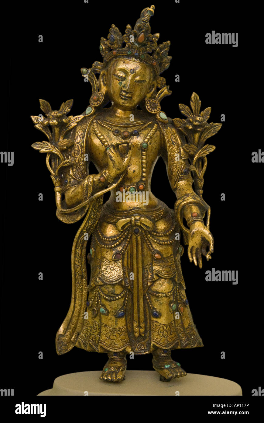 Maitreya vergoldeten Bronze Sanskrit Metteyya Pāli zukünftige Buddha stehend Welt buddhistische Eschatologie Bodhisattva vollständige erleuchten Stockfoto