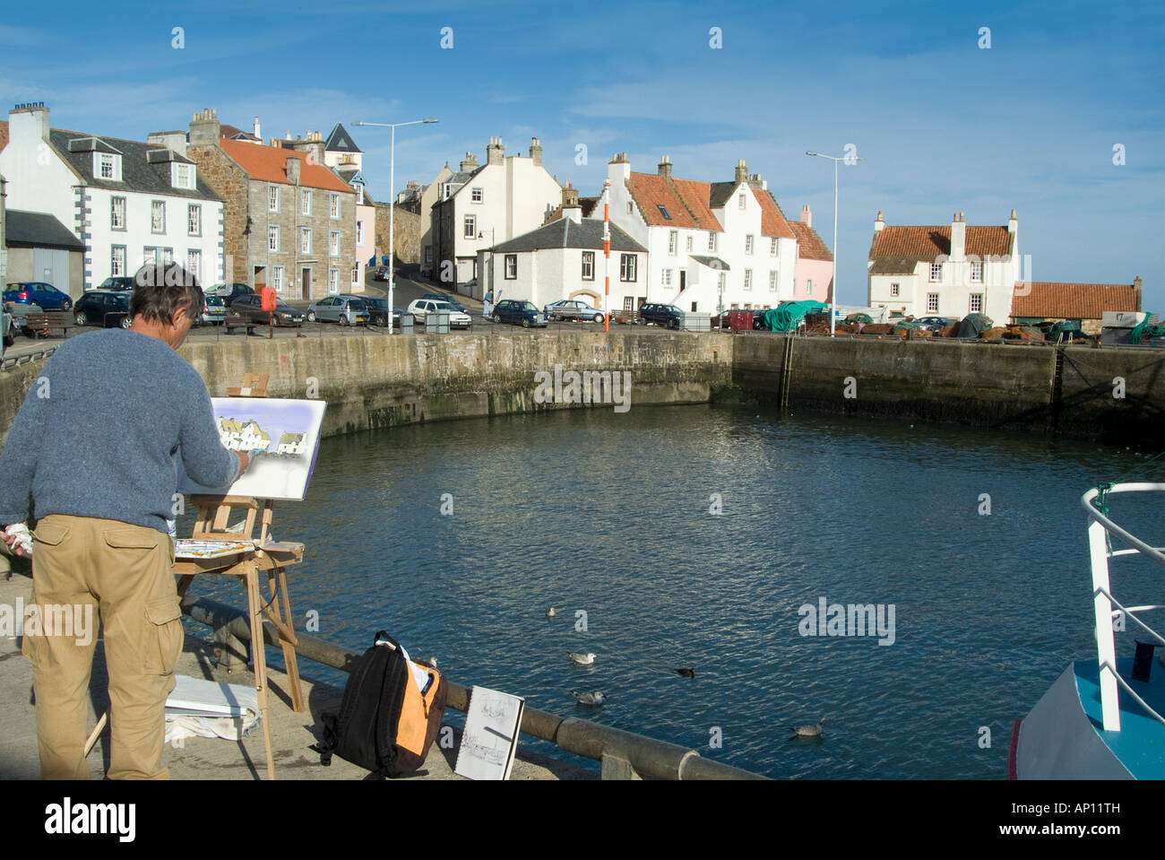 Pittenweem Hafen lokale Künstler Maler Malerei Farbe Farbe Farbe Staffelei Hotel schottischen Scot Schottland Fisch Fischerboot Nooke Stockfoto