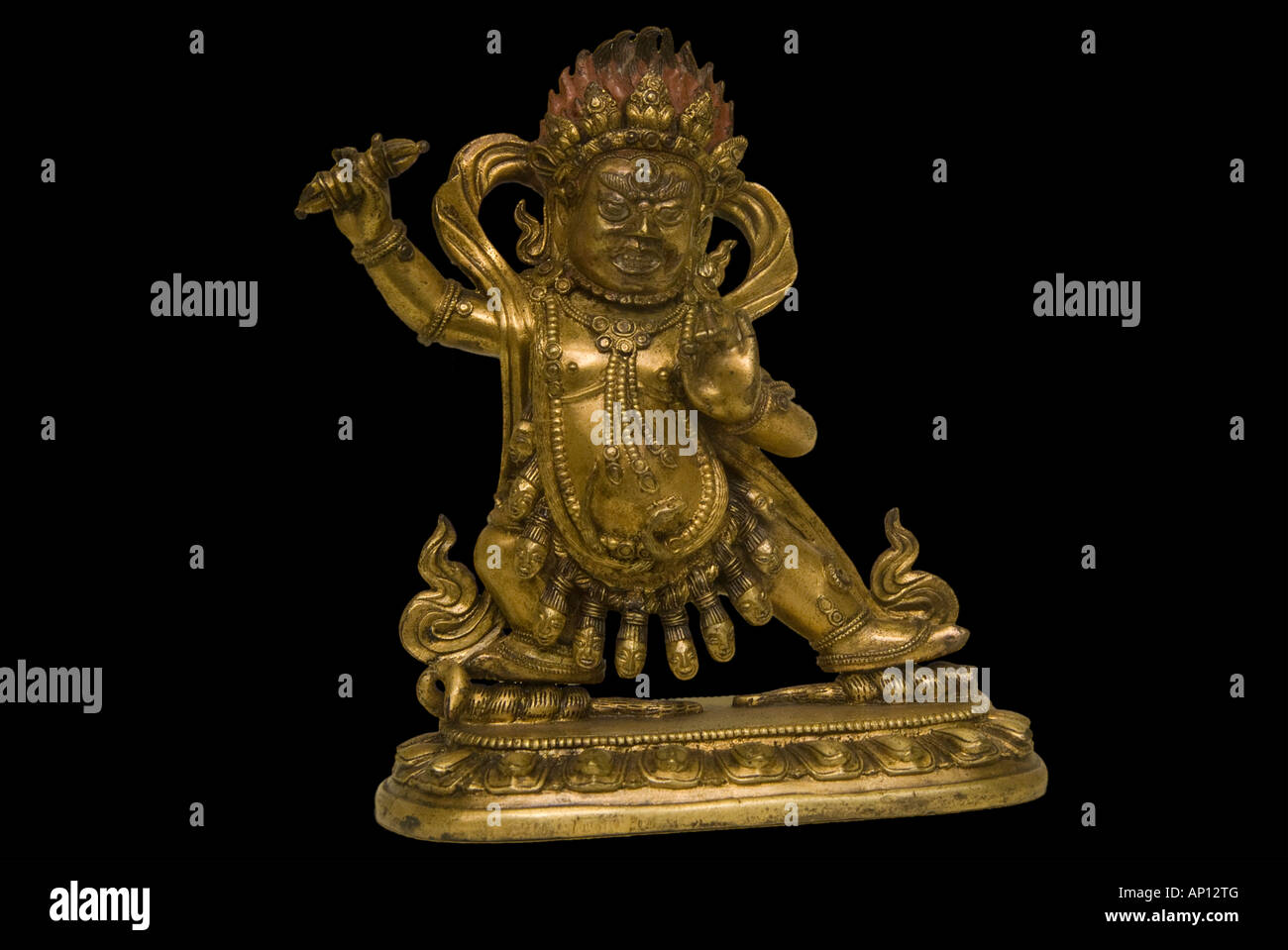 Vajrapani vergoldeter Bronze schwarz wilden Dharmapala Form des Bodhisattva Vajrapani gezeigt mit flamelike Haar zornigen Gesicht drei b Stockfoto