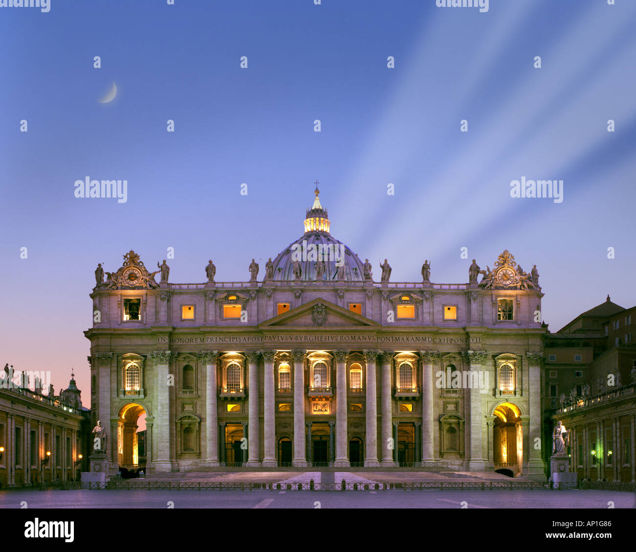 IT - Rom: Saint Peters Basilika bei Nacht Stockfoto