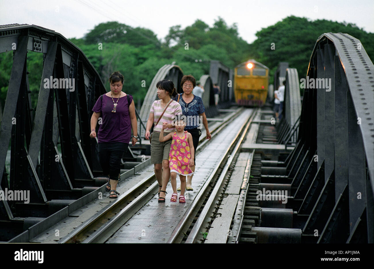 THAILAND DIE BRÜCKE AM RIVER KWAI IN KANCHANABURI 2006 Stockfoto