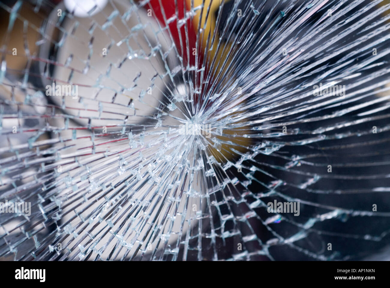 Zerbrochene Schaufenster im Zentrum von Zürich, Schweiz Stockfotografie -  Alamy